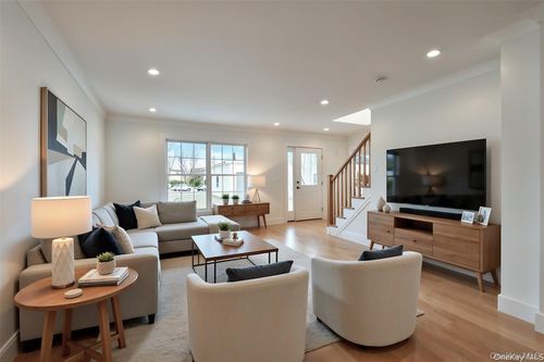 1 Manhasset, North Hempstead, NY, 11050 | Card Image