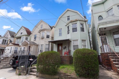 97 Oak St, Newark, NJ, 07106-1203 | Card Image