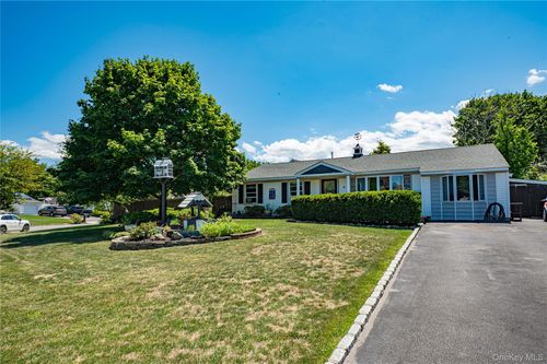 8-8 Woodbrook Dr, Ridge, NY, 11961-2132 | Card Image