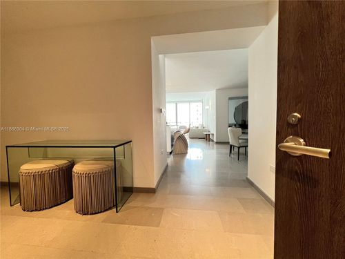 apt-1003-68 Se 6th St, Miami, FL, 33131-3192 | Card Image