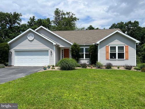 1773 Falcon Ln, CHAMBERSBURG, PA, 17202-7635 | Card Image
