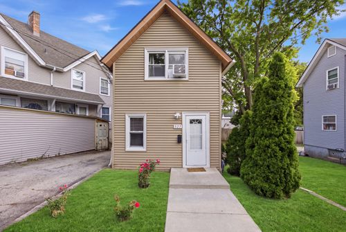 327 Ann St, Elgin, IL, 60120-4283 | Card Image