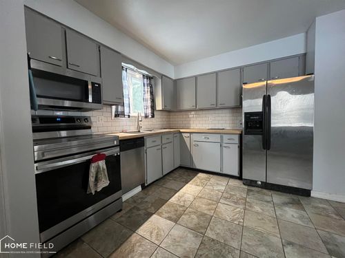 211 Shiawassee St, Laingsburg, MI, 48848-8635 | Card Image