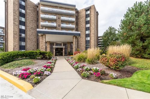 apt-2605-2202 Acacia Park Dr, Lyndhurst, OH, 44124-3868 | Card Image