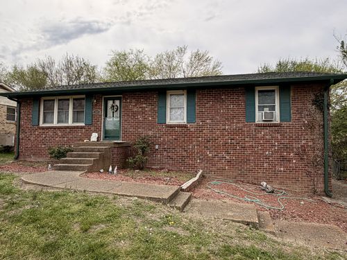 208 Evergreen Cir, Hendersonville, TN, 37075-2946 | Card Image