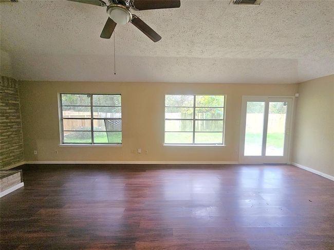 6402 Barrygate Dr, House other with 3 bedrooms, 2 bathrooms and 2 parking in Spring TX | Image 5