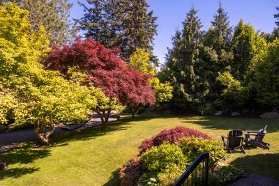 6265 Summit Ave, House other with 3 bedrooms, 3 bathrooms and 8 parking in West Vancouver BC | Image 1