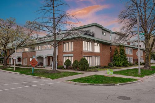 e-601 South Blvd, Oak Park, IL, 60302-2942 | Card Image