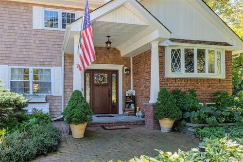 7 Hartland Ave, Huntington Station, NY, 11746-2712 | Card Image