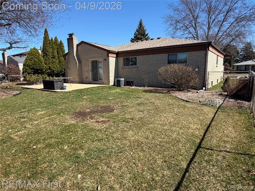 39641 Edgemont Dr, Sterling Heights, MI, 48310-2323 | Card Image