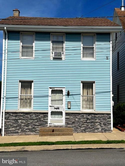 41 N Market St, ELIZABETHVILLE, PA, 17023-9013 | Card Image