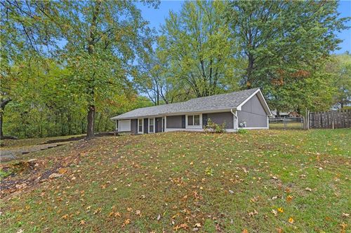 3305 N 157th St, Basehor, KS, 66007-9782 | Card Image