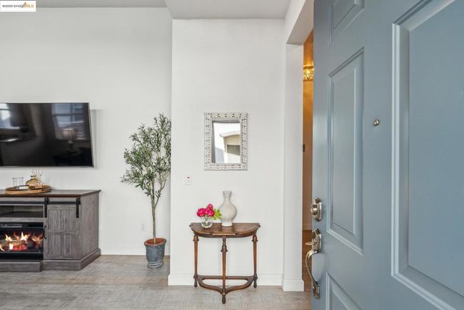 664 Prince Albert Way, Home with 2 bedrooms, 2 bathrooms and 1 parking in Brentwood CA | Image 11