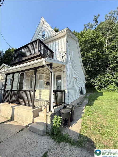 215 Schuylkill Ave, TAMAQUA, PA, 18252-1733 | Card Image