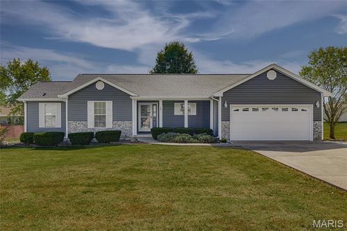562 Oak St, Farmington, MO, 63640-1008 | Card Image