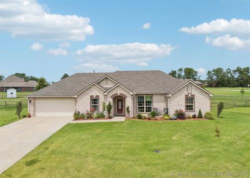 21864 Westin Park Ln, Claremore, OK, 74019-5419 | Card Image