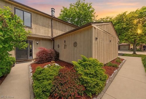 4b-7332 Creekwood Dr, North Royalton, OH, 44133-3846 | Card Image