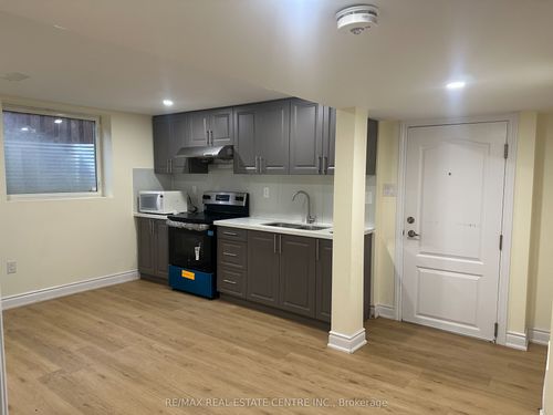 31 Haslemere Ave, Brampton, ON, L6W2X3 | Card Image