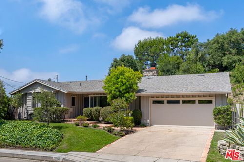 1053 Maroney Ln, Pacific Palisades, CA, 90272-2452 | Card Image