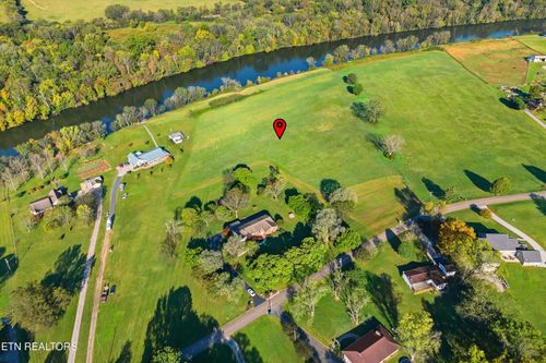 1021 Graves Rd, Strawberry Plains, TN, 37871-1035 | Card Image