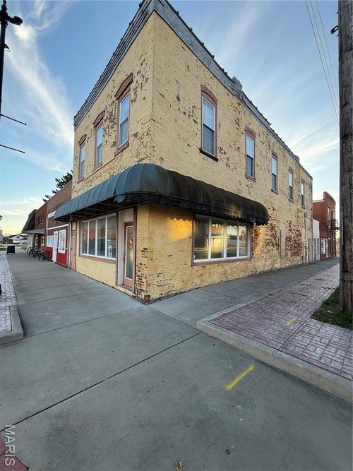 104 W Edwards St, Litchfield, IL, 62056-1902 | Card Image