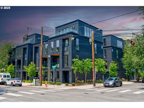 2805 Nw Thurman St, Portland, OR, 97210-2206 | Card Image