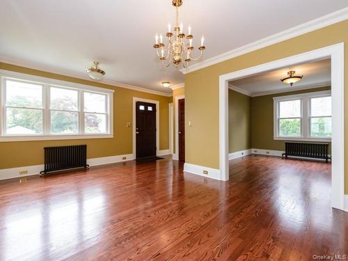 35 Birch St, Locust Valley, NY, 11560-1707 | Card Image