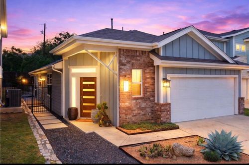 41-2100 Hermia St, Austin, TX, 78741-4545 | Card Image