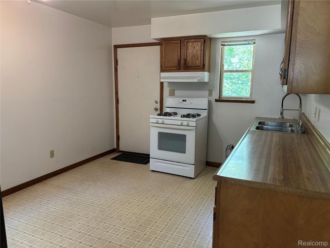 Kitchen | Image 12