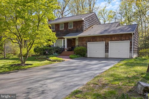 20 Jeffrey Ln, East Windsor, NJ, 08520-1704 | Card Image