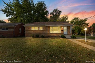 24811 Sherman Street, Home with 3 bedrooms, 1 bathrooms and null parking in Oak Park MI | Image 1