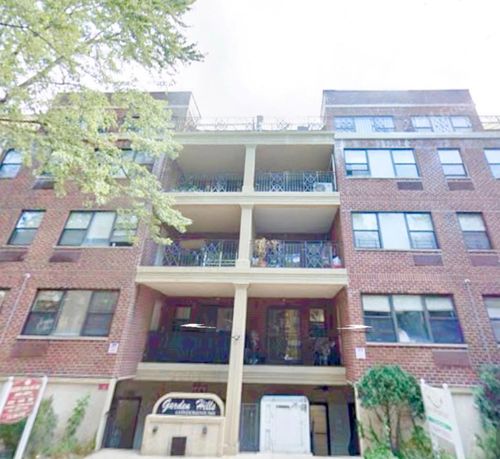 2i-71 162nd St, Fresh Meadows, NY, 11365 | Card Image