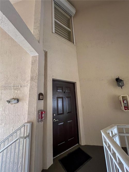 apt-201-11503 Nw 89th St, Doral, FL, 33178-1781 | Card Image