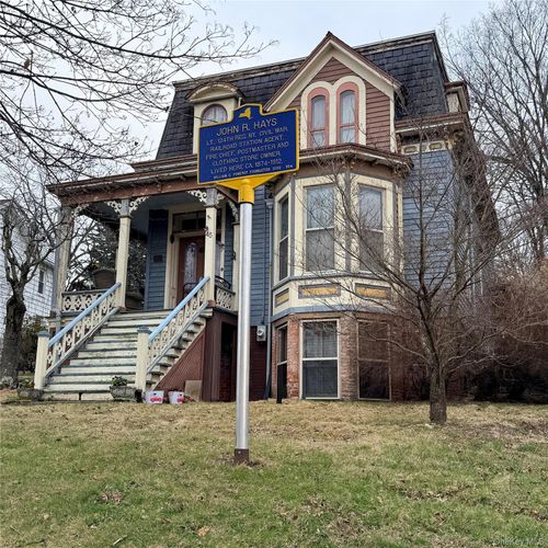 45 Maple St, Walden, NY, 12586-1813 | Card Image