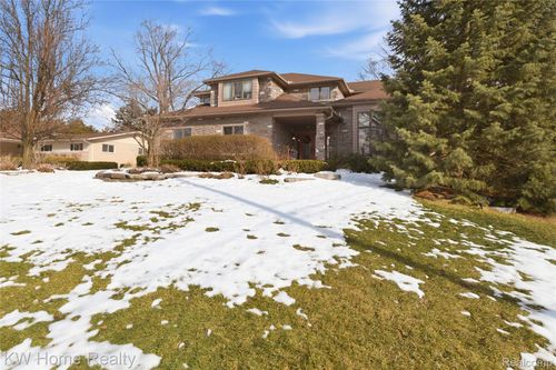 23914 Whittaker Dr, Farmington, MI, 48335-3369 | Card Image