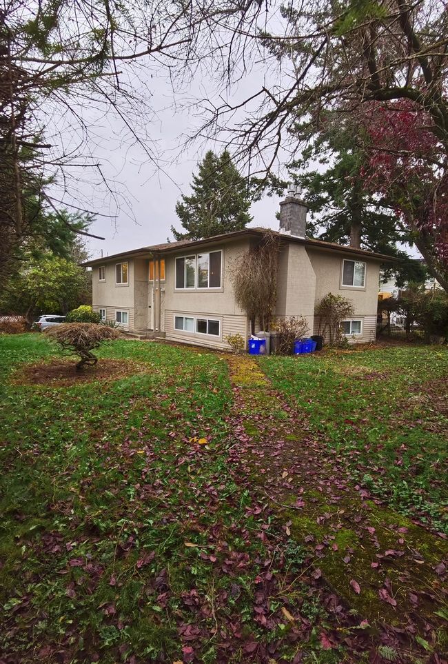 15622 Thrift Avenue, House other with 5 bedrooms, 2 bathrooms and 5 parking in White Rock BC | Image 1