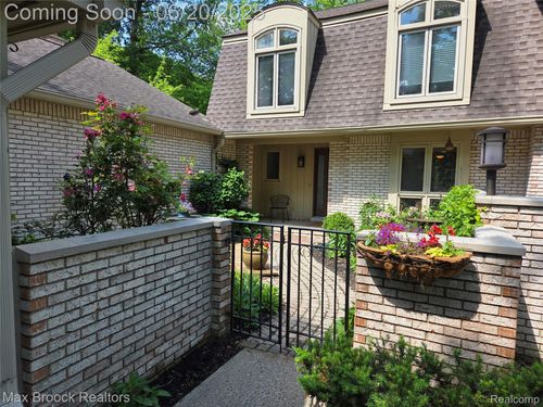 1360 Bramblebush Run, Bloomfield Hills, MI, 48304-1501 | Card Image
