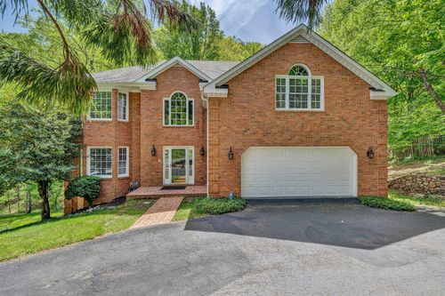 6516 Hidden Woods Dr, Roanoke, VA, 24018-7476 | Card Image