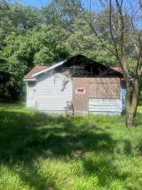 616 Nahas St, Michigan City, IN, 46360-2140 | Card Image
