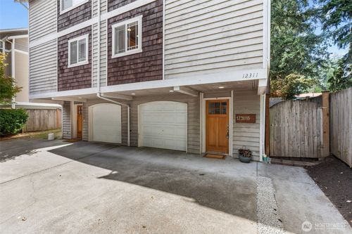 b-12311 Roosevelt Way Ne, Seattle, WA, 98125-4813 | Card Image