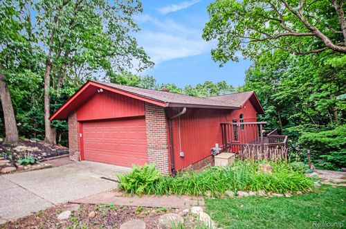 232 Pinnacle Dr, Lake Orion, MI, 48360-2480 | Card Image