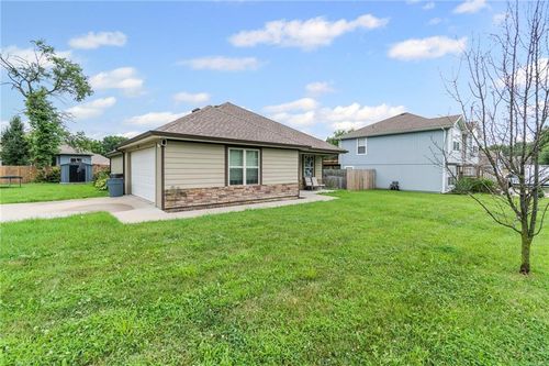 1101 Se Oak Ridge Dr, Oak Grove, MO, 64075-9378 | Card Image