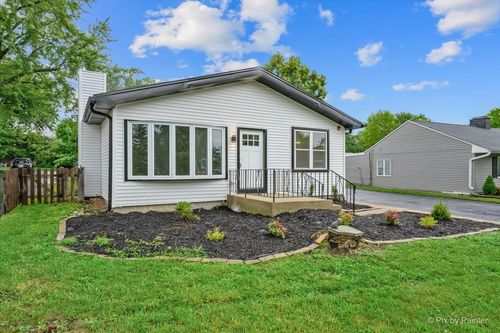 18172 Twin Lakes Blvd, Grayslake, IL, 60030-2045 | Card Image