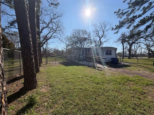 116 Avenue C, Brazoria, TX, 77422-9330 | Card Image