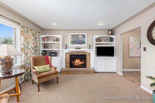 1797 Whitmore Ave, Walker, MI, 49534-2350 | Card Image