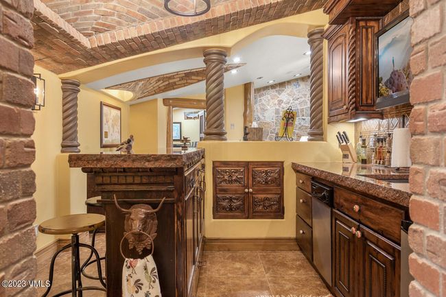Upstairs Bar/Kitchenette | Image 20