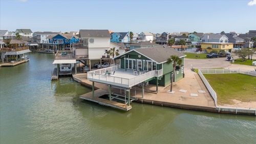 427 Tahiti Rd, Tiki Island, TX, 77554-9193 | Card Image