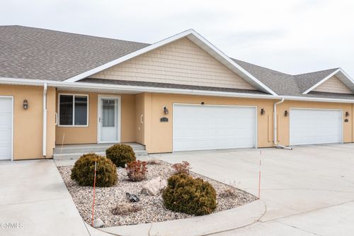 3709 Calgary Ct, Bismarck, ND, 58503-5673 | Card Image