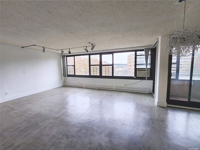APT-4B - 162-40 9 Th Ave, Home with 3 bedrooms, 1 bathrooms and null parking in Beechhurst NY | Image 5