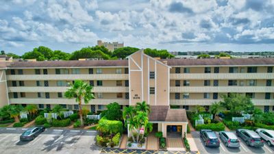 207 - 14376 Amberly Lane, Condo with 2 bedrooms, 2 bathrooms and null parking in Delray Beach FL | Image 1